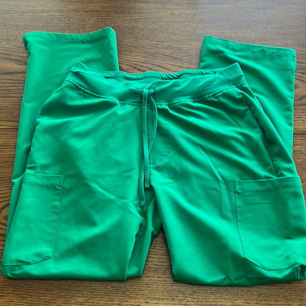 Mandala Emerald green medium 9 pocket cargo scrub pants; Like new; worn twice